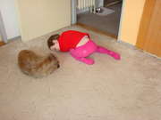 Nespi a poj si se mnou hrt!